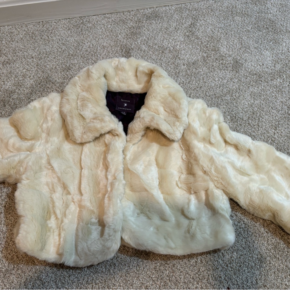 Women’s faux fur cropped shrug jacket